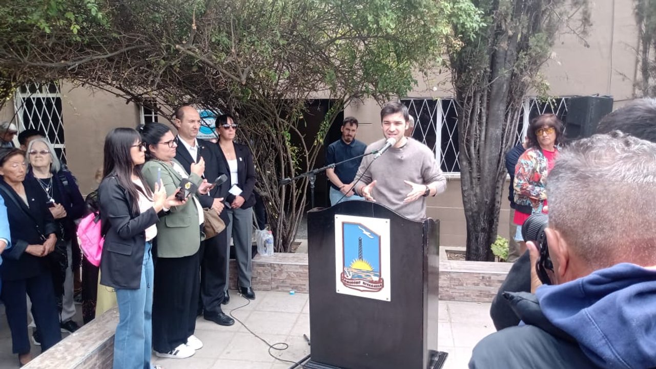 Gobernador de Chubut llama a la unidad en un "momento crítico económicamente