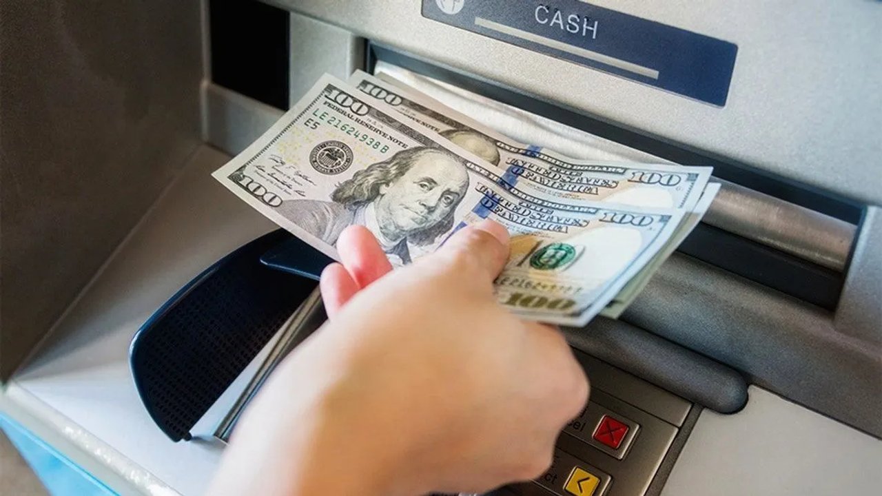 Oficial retirado descubre millonario error en su cuenta de bonos argentinos