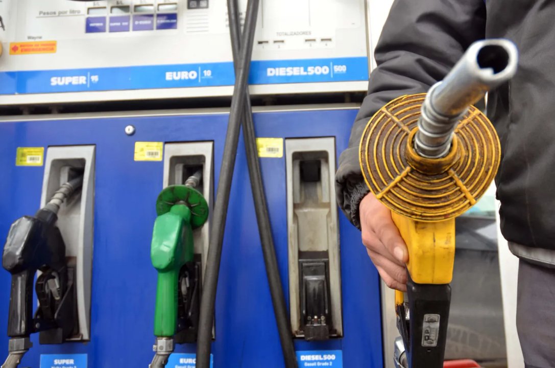 El Gobierno posterga nuevamente la actualización de impuestos a combustibles
