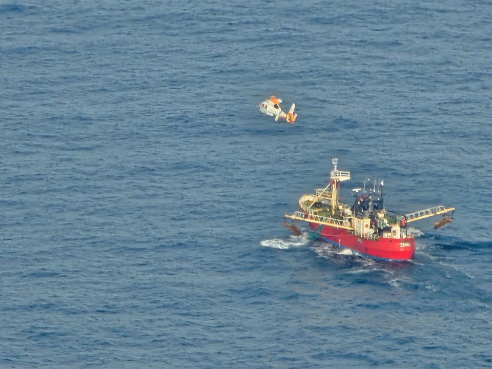 Aeroevacuación de urgencia para tripulante de pesquero en el Mar Argentino