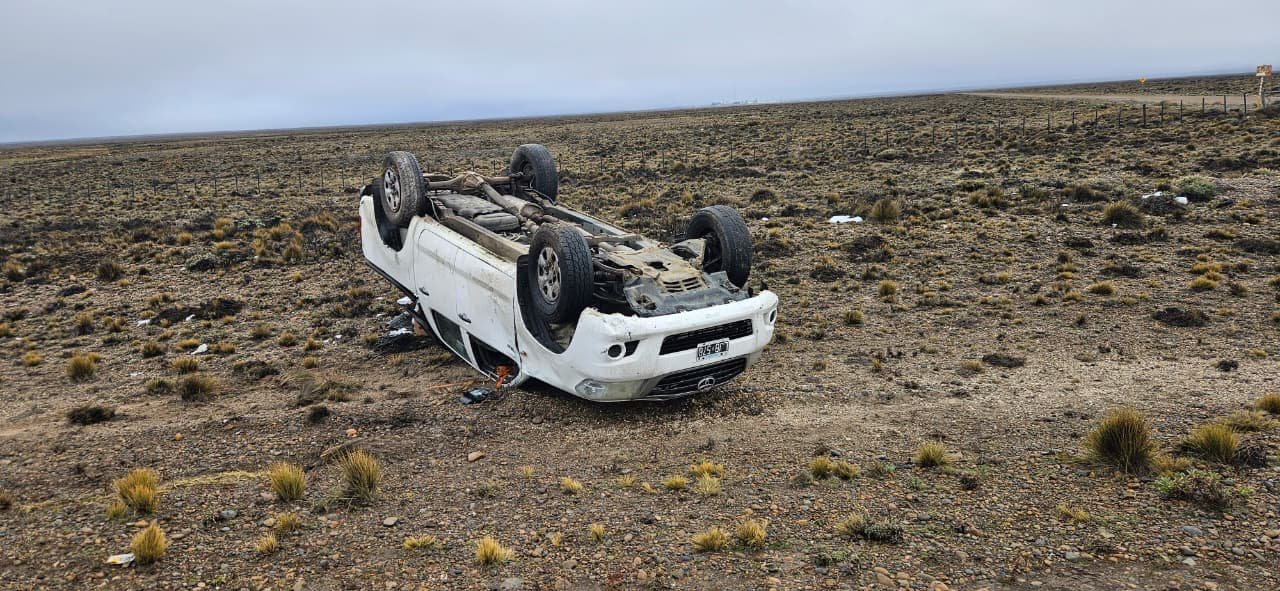 Vuelco de una familia en la Ruta 3, sin heridos graves
