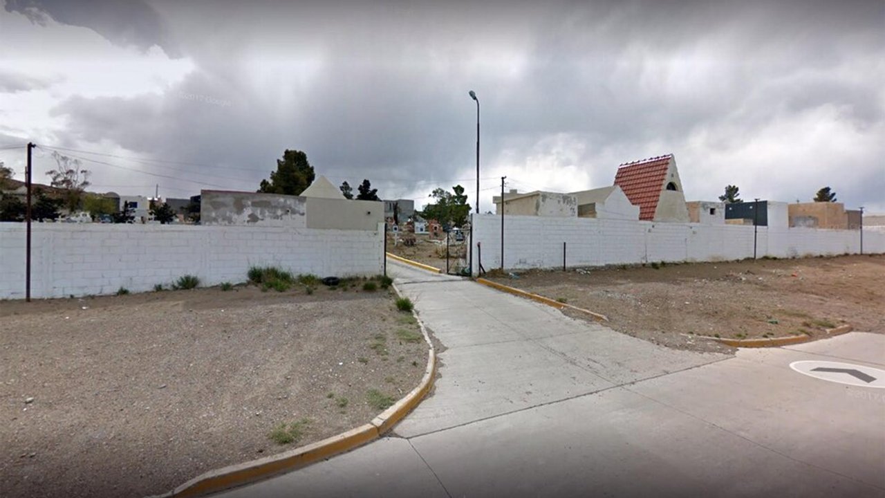 Conductor borracho visita la tumba de su abuelo y le secuestran la camioneta