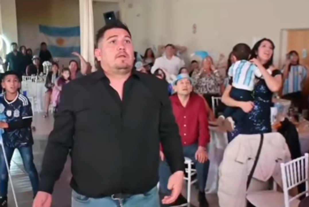 Una boda en Comodoro: celebración y fútbol en la victoria de Argentina