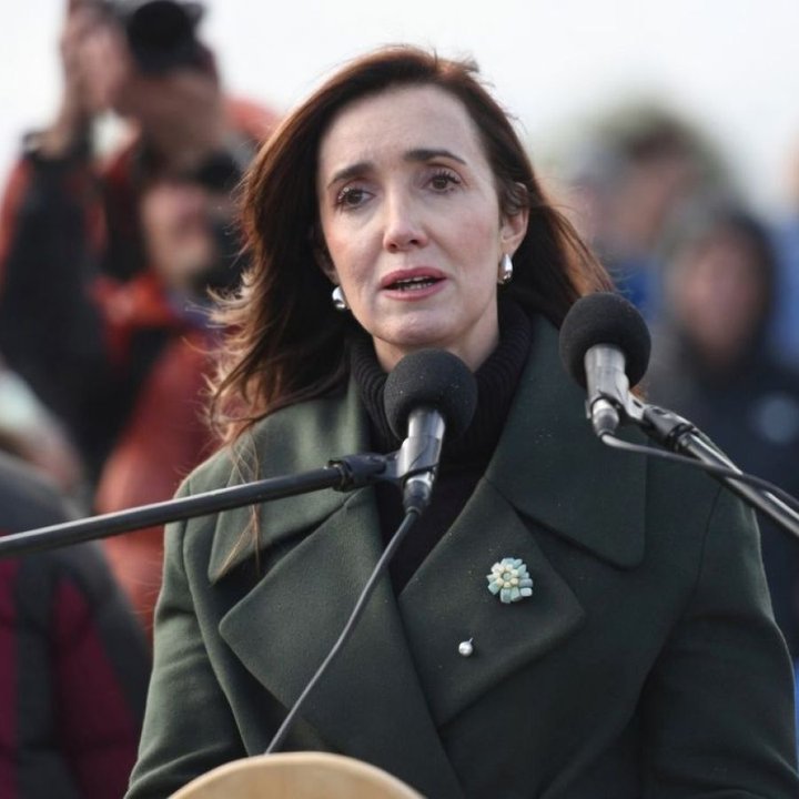 Victoria Villarruel apoyó a los docentes en su demanda de reconocimiento y retribución