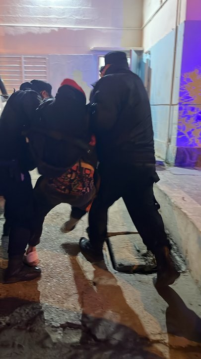 Detenido tras agredir a su pareja y a policías en Comodoro Rivadavia