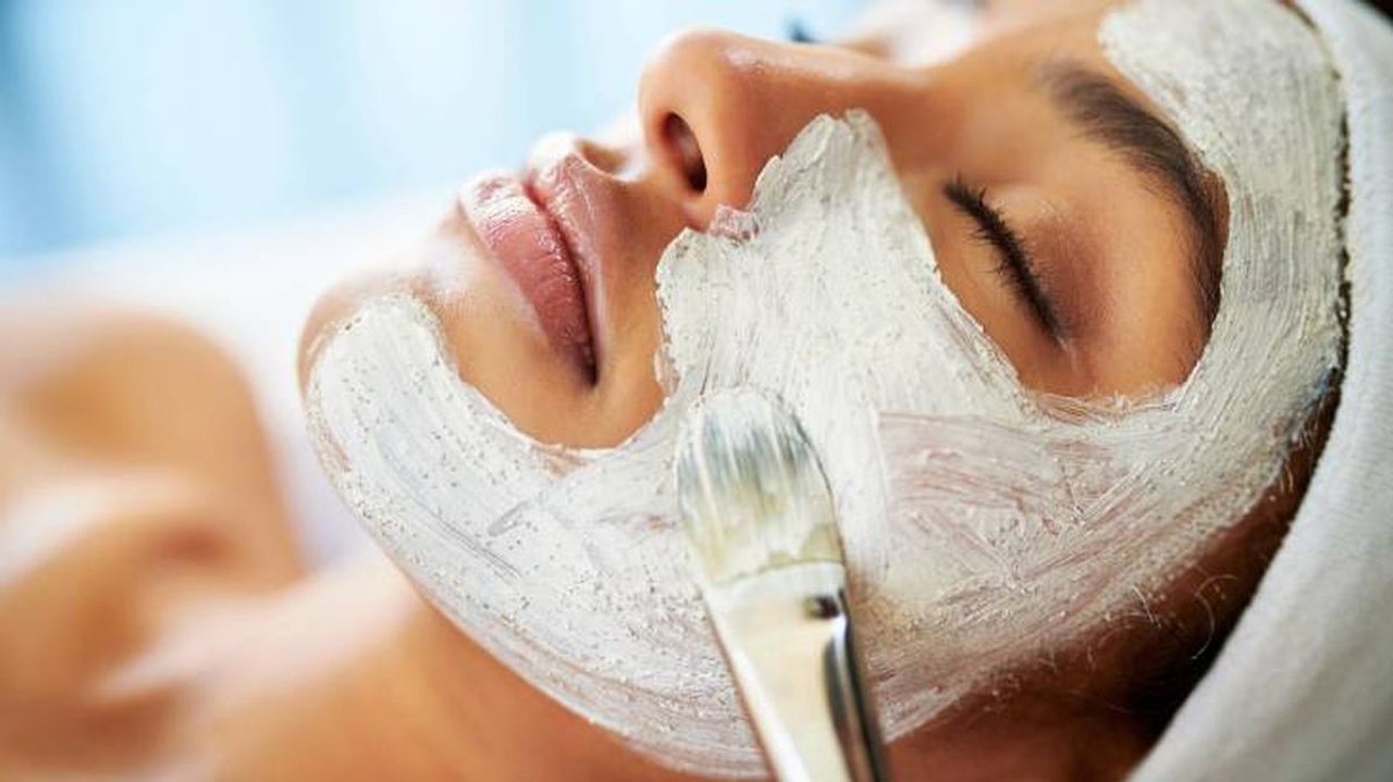 ANMAT prohíbe mascarillas y cosméticos de cuatro marcas en Argentina