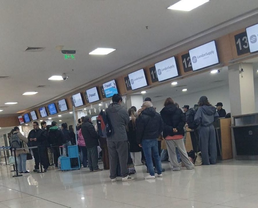 JetSMART enfrenta críticas tras aterrizaje en Trelew sin equipaje de pasajeros