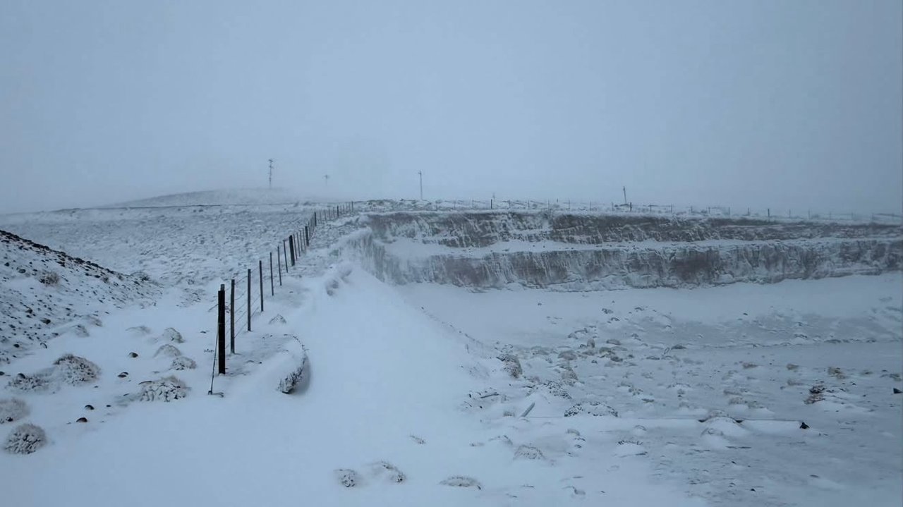 Tempestad invernal en Comodoro: nieve y granizo afectan la ciudad