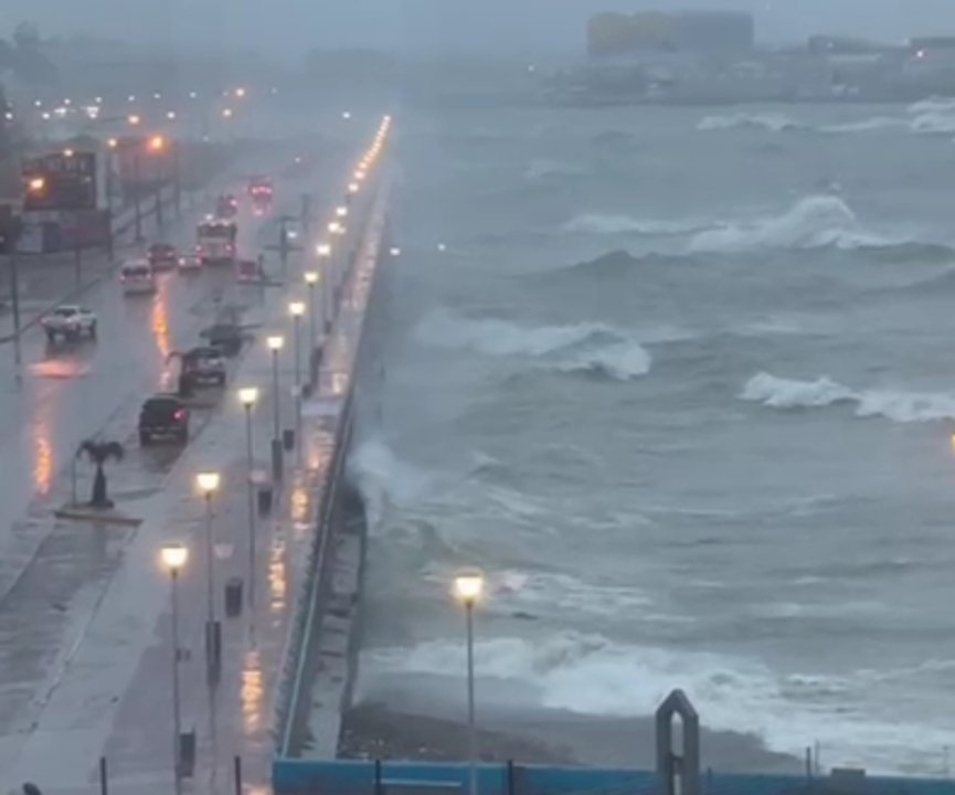 Intensa marejada afecta el paseo costero de Comodoro Rivadavia