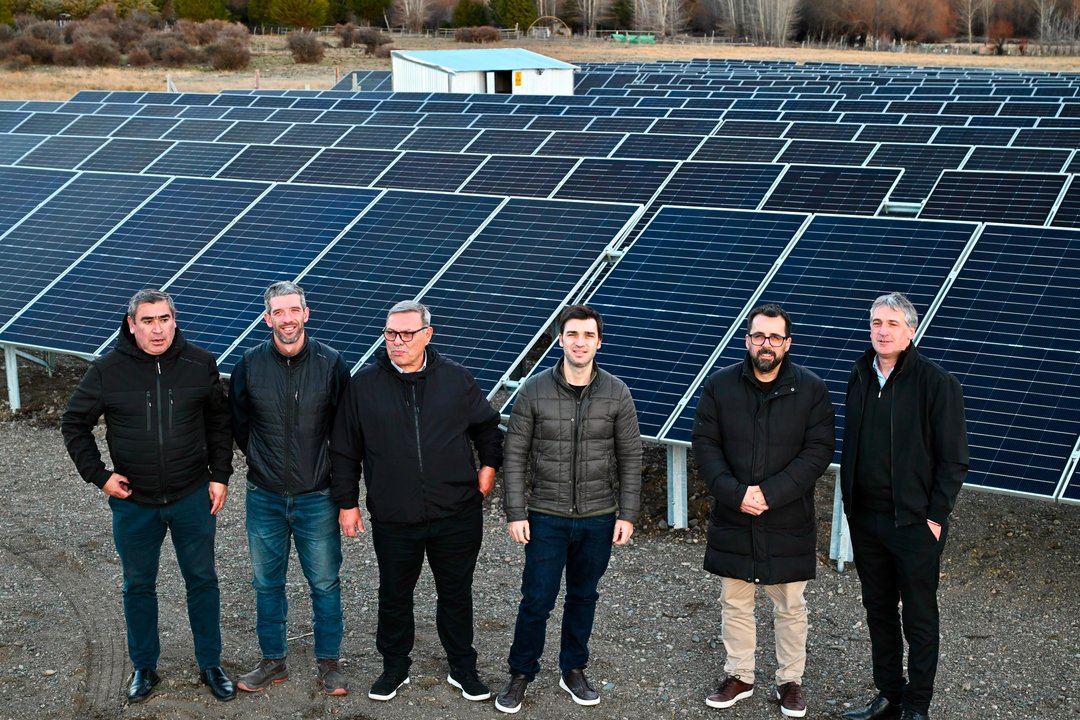 Inauguración del primer parque solar cooperativo en Esquel