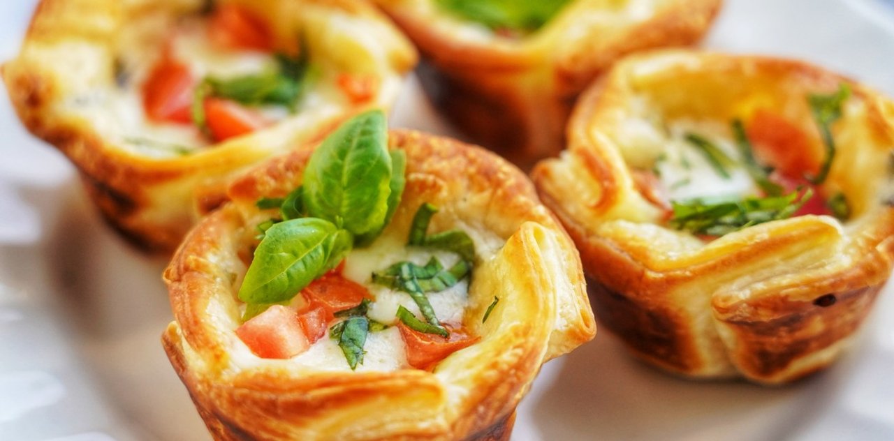 Canastitas caprese: la receta ideal para disfrutar mientras mirás el Mundial