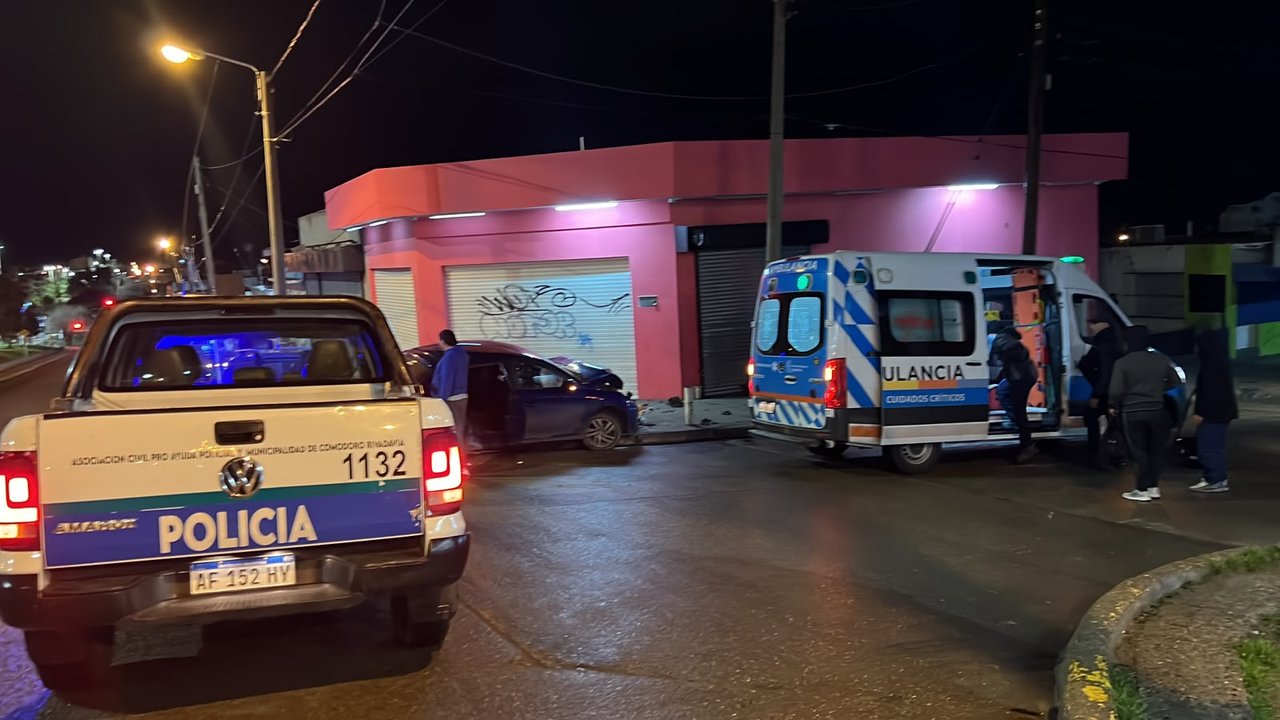 Choque en Comodoro Rivadavia: conductor alcoholizado y dos mujeres hospitalizadas