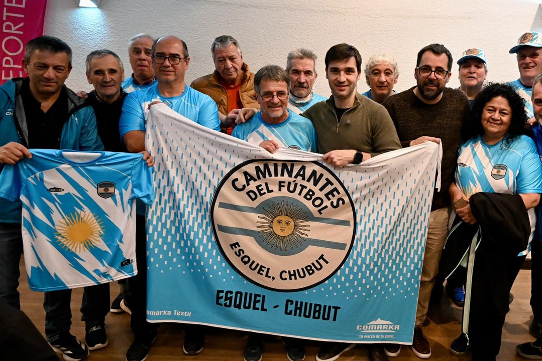 Torres entrega fondos a clubes deportivos de Esquel para mejorar instalaciones