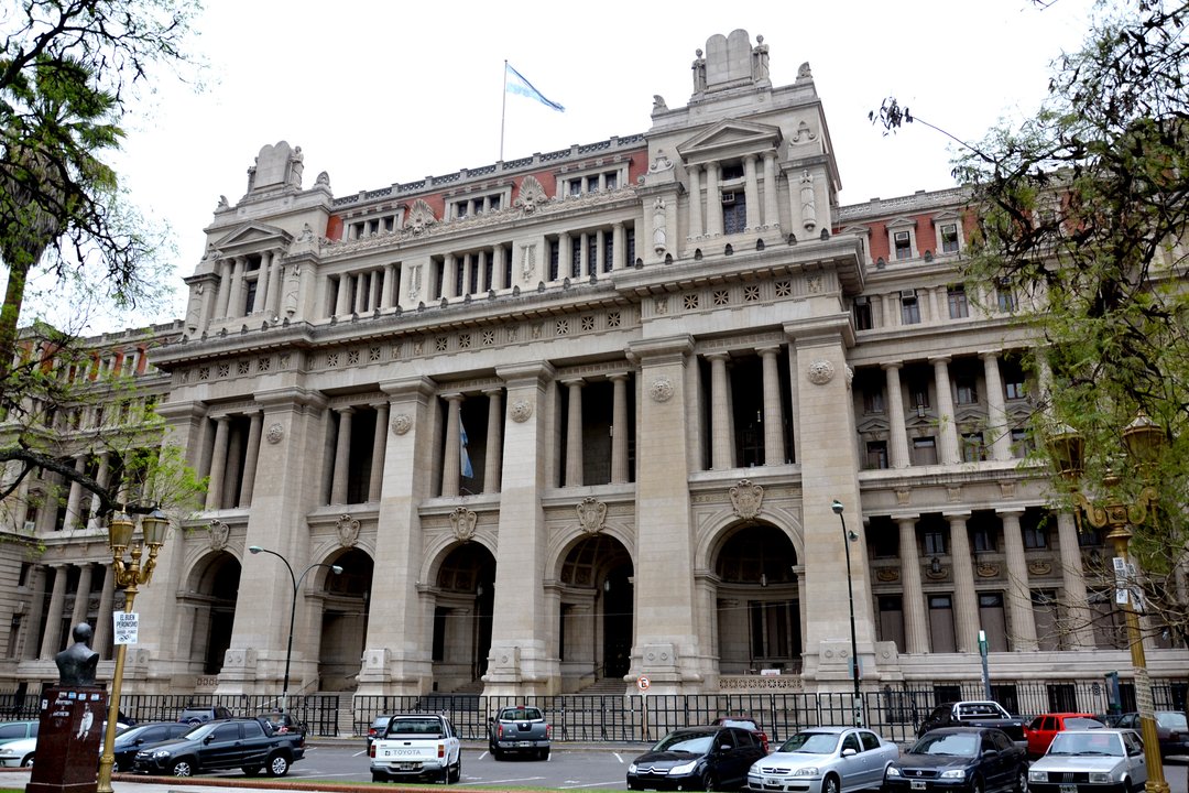 La Corte Suprema declara inconstitucionales siete artículos del reglamento de extranjería