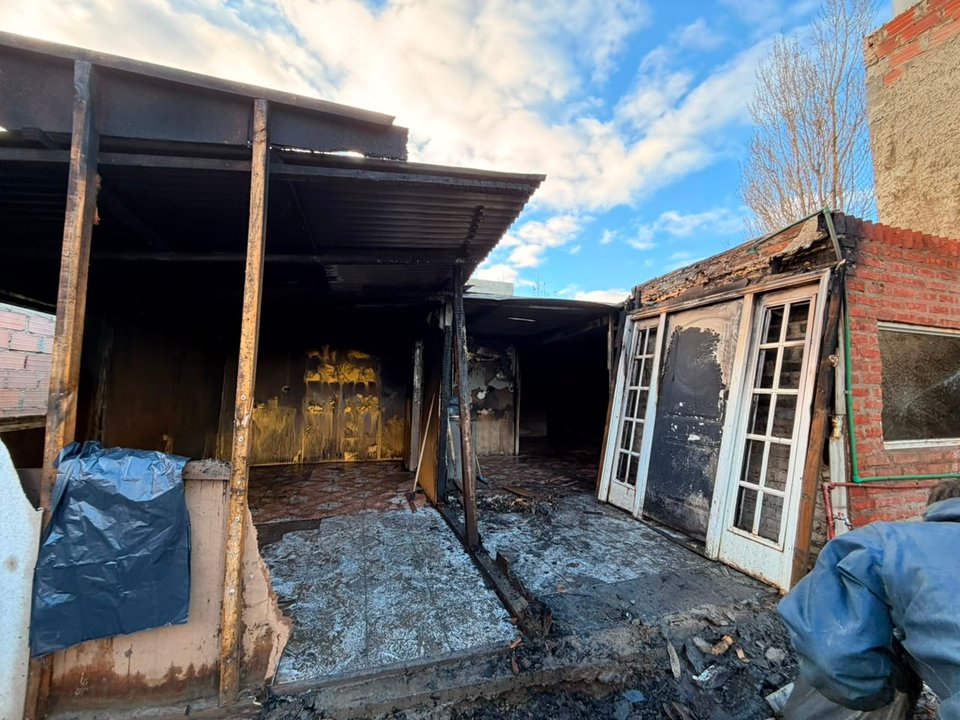 Familia de Comodoro Rivadavia solicita ayuda tras un devastador incendio