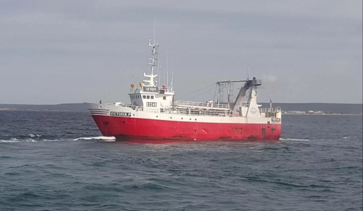 Continúa la búsqueda de un tripulante desaparecido tras caer al mar en Chubut