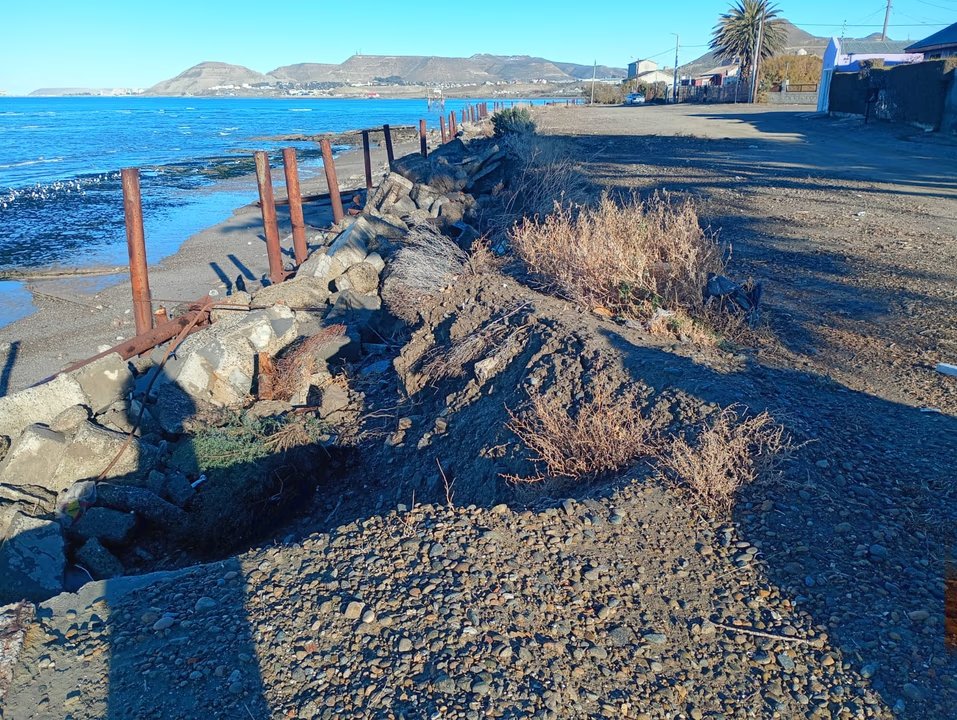 En barrio Usina, vecinos aguardan obra para proteger costa de Comodoro Rivadavia