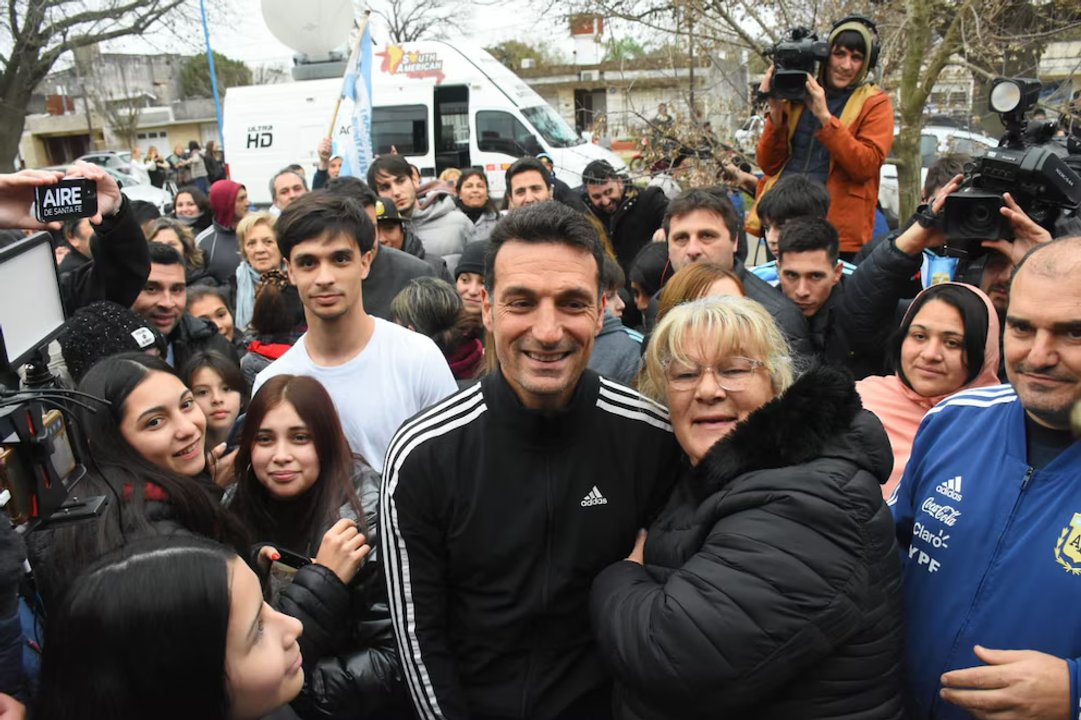 Lionel Scaloni se despidió de Pujato tras una semana de contacto con sus seguidores