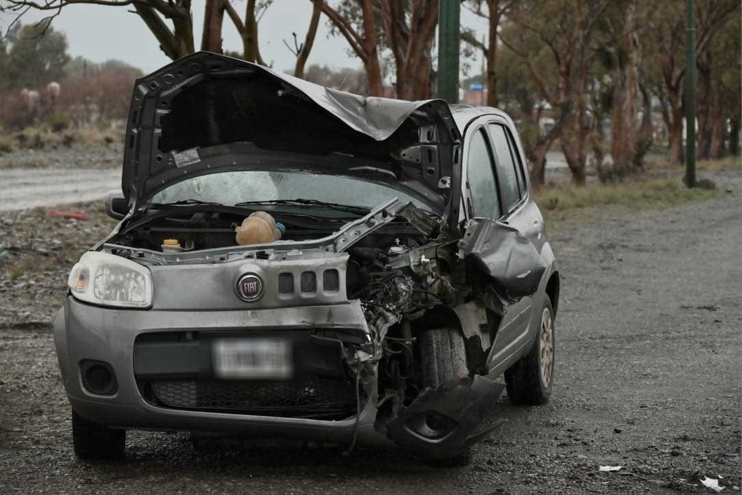 Accidente en Rawson: choque frontal involucró dos vehículos