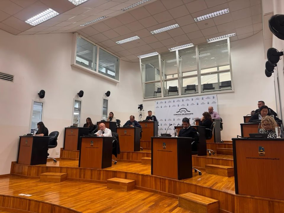 Convocatoria urgente a concejales en Comodoro por paritaria municipal y Transporte Diadema