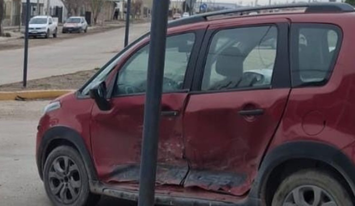 Accidente en Trelew: conductor ebrio choca y su auto es secuestrado