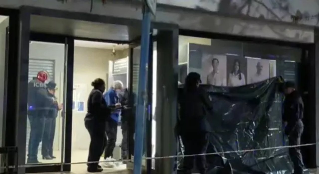 Encuentran el cuerpo de un hombre en un cajero automático en Neuquén