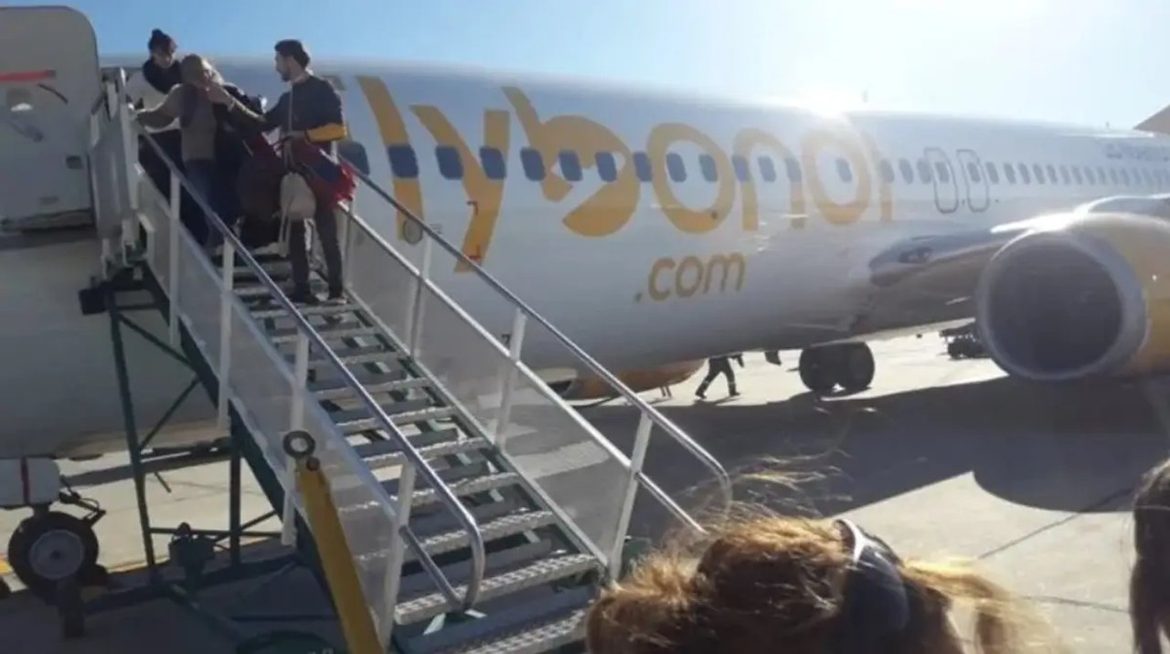 Flybondi deberá indemnizar a un pasajero tras la cancelación de vuelos