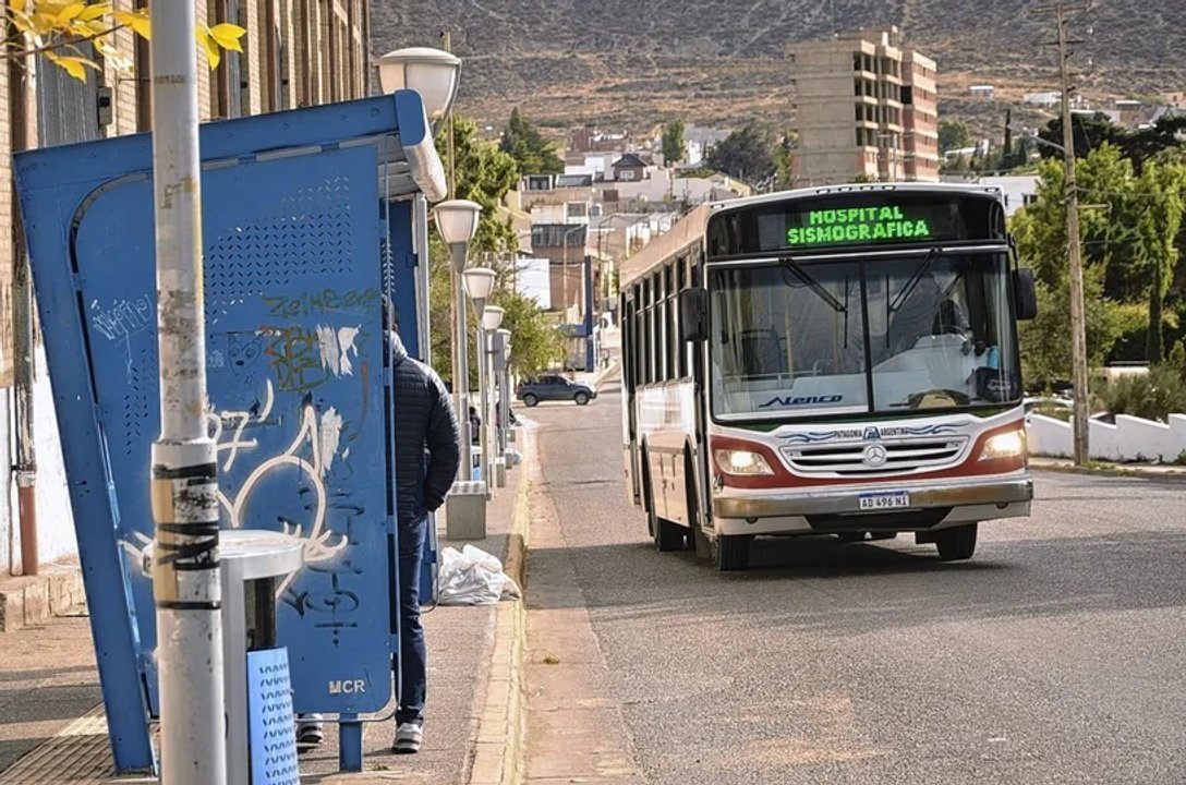 Paralización del servicio de colectivos en Comodoro por asamblea de UTA