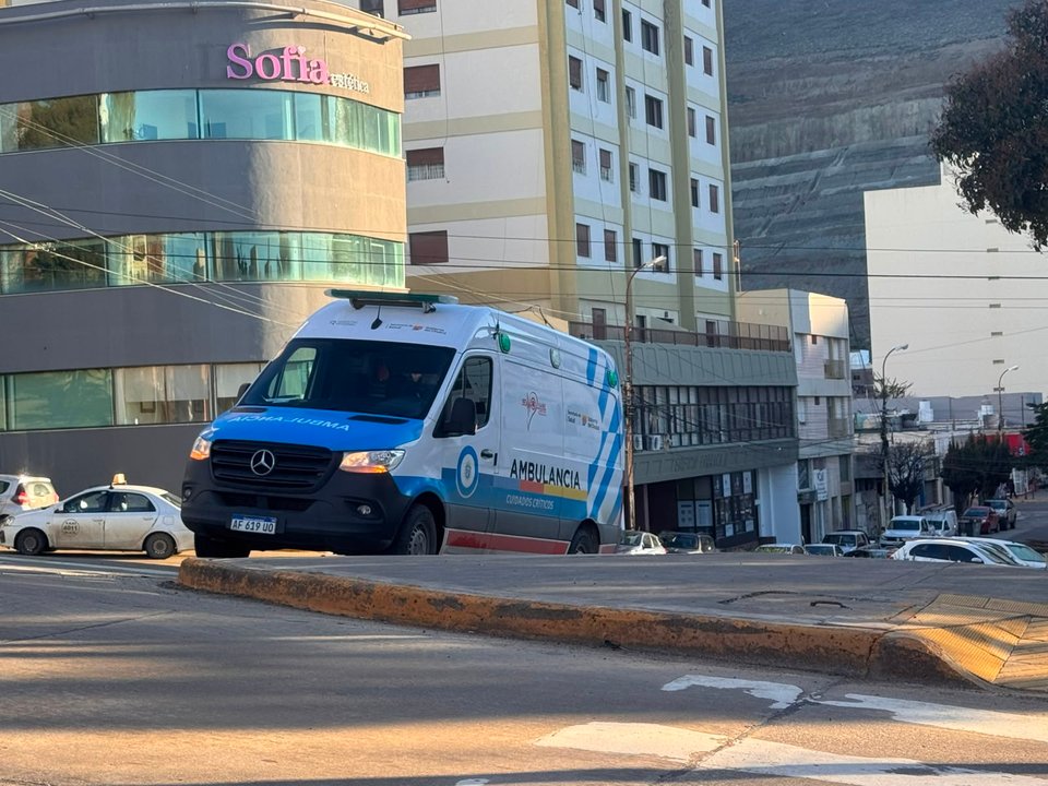 Alerta amarilla en Comodoro por escarcha: caídas y accidentes en la vía pública