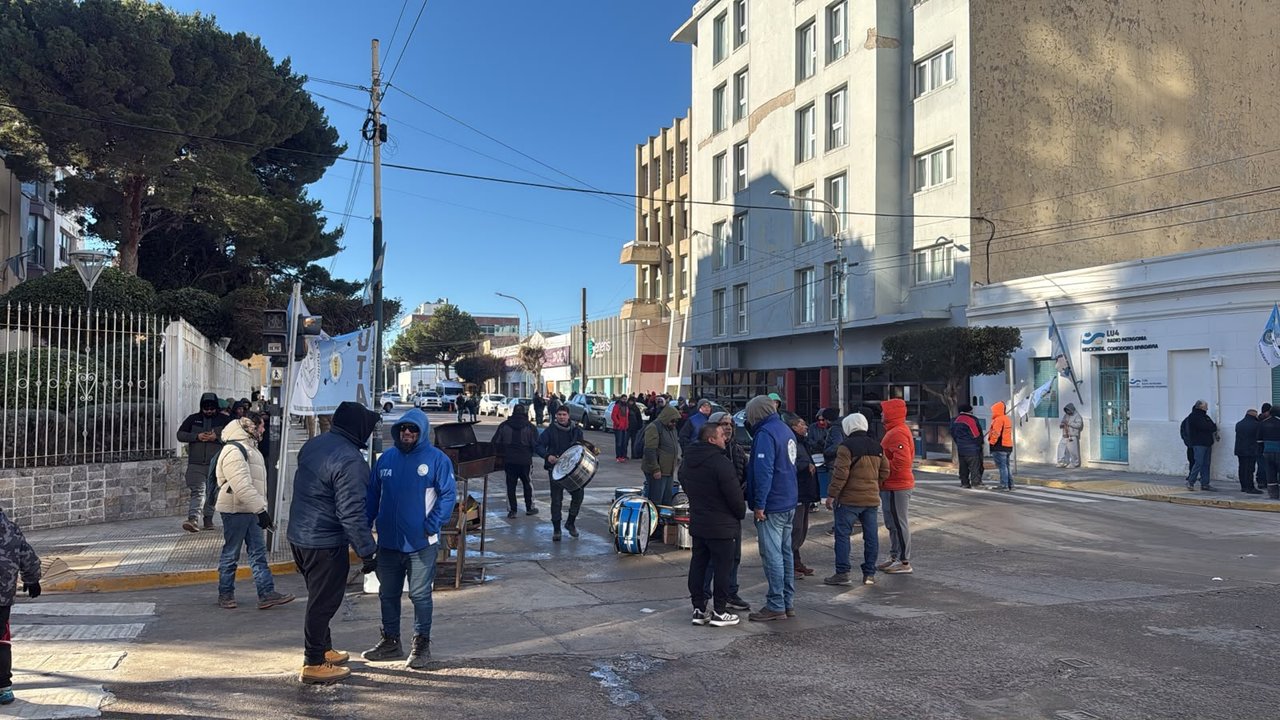 Choferes de Comodoro Rivadavia protestan por incertidumbre laboral