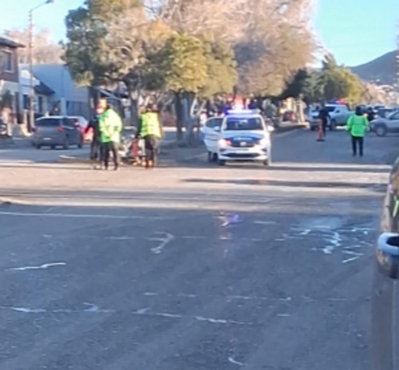 Motociclista hospitalizado tras choque con un auto en Comodoro Rivadavia