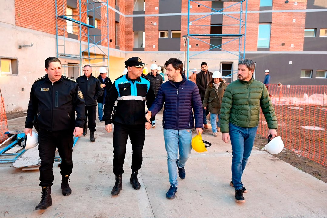 Trelew: 68 familias de policías recibirán viviendas del ex Pro.Cre.Ar.