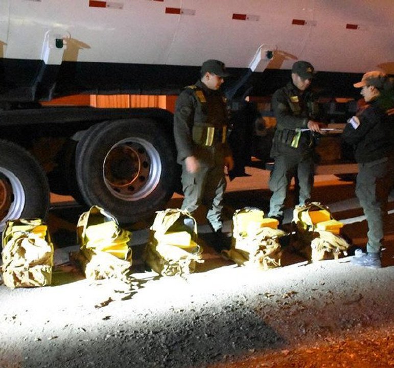 Decomisan 388 kilos de cocaína en camiones cisterna en Santa Fe