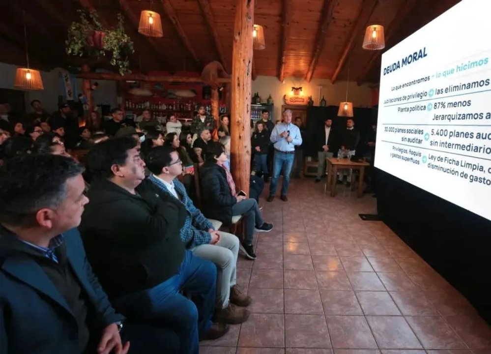 Anuncian Centro de Convenciones en Villa Pehuenia y paseo costero en Moquehue