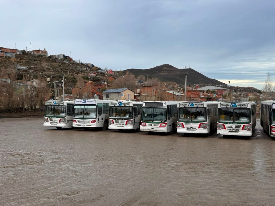 Emotiva despedida para los choferes de Patagonia Argentina en Comodoro Rivadavia