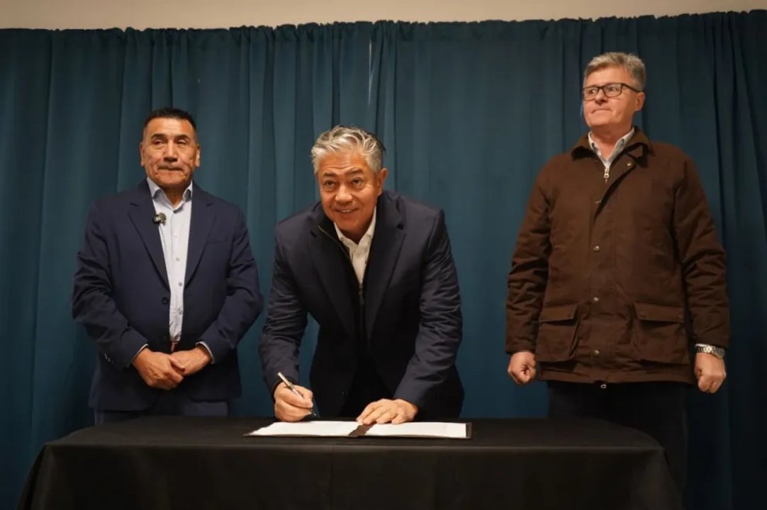 Convenios para saneamiento y capacitación en Cutral Co y Plaza Huincul