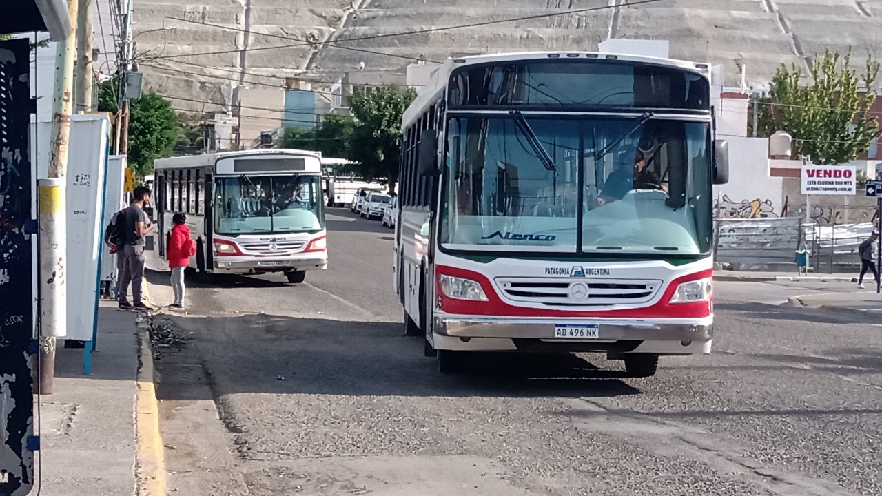 Emotivo adiós de un chofer de Patagonia Argentina previo a su pase a SolBus