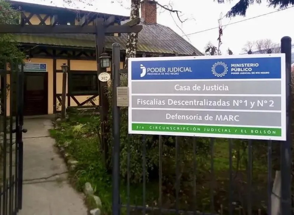 Prohiben a un hombre jugar al fútbol por no pagar la cuota alimentaria
