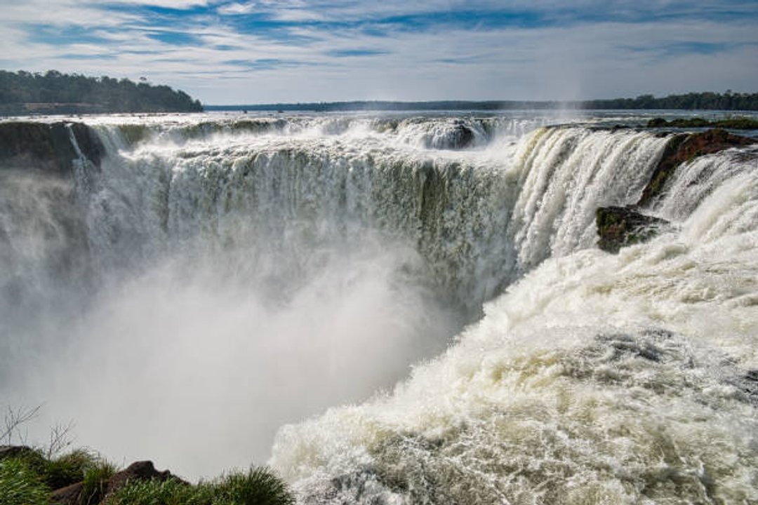 Cierre de la Garganta del Diablo en Iguazú por crecida del río
