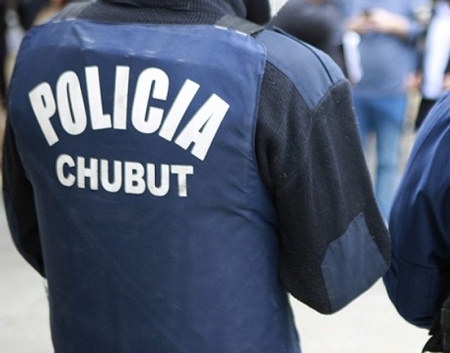 Allanamientos en Puerto Madryn: hallan objetos robados y a un investigado dentro de un auto