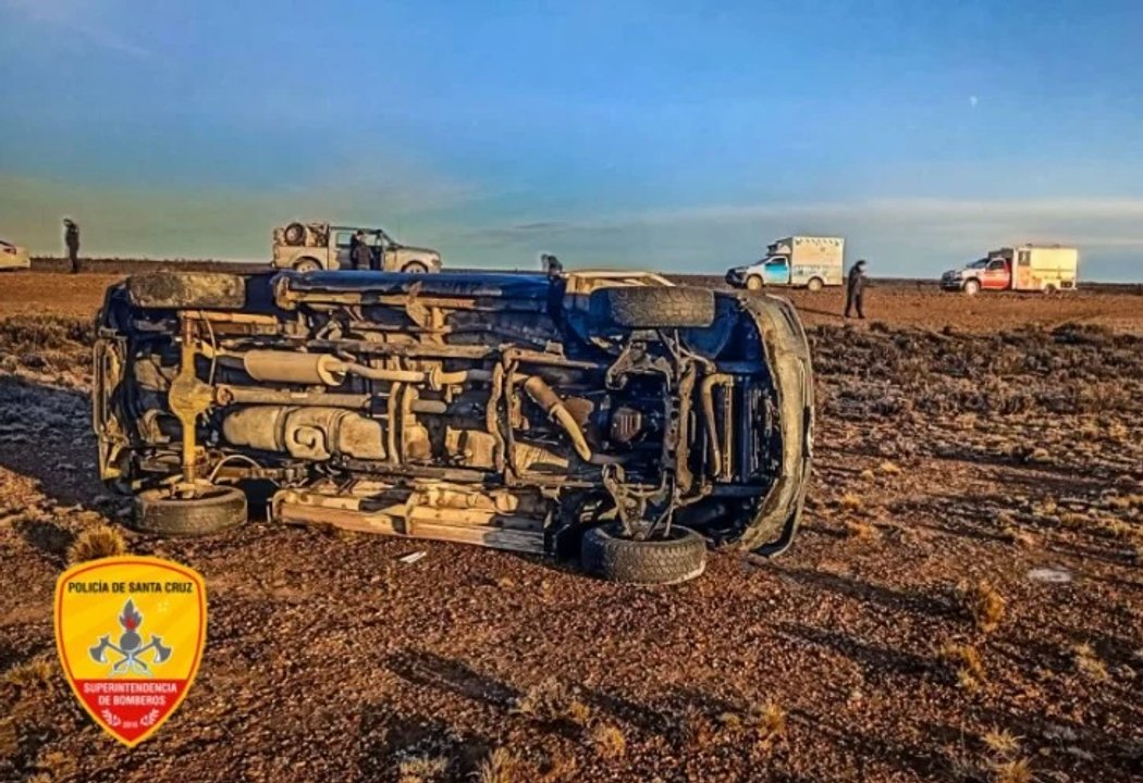 Accidente en la Ruta 3: camioneta volcó por escarcha cerca de Fitz Roy