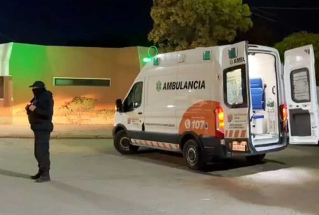 Accidente de tránsito en Trelew involucra camioneta de reparto y motocicleta