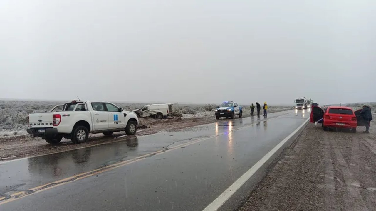 Accidente en Ruta 237: camioneta funeraria colisionó con camión de gas propano