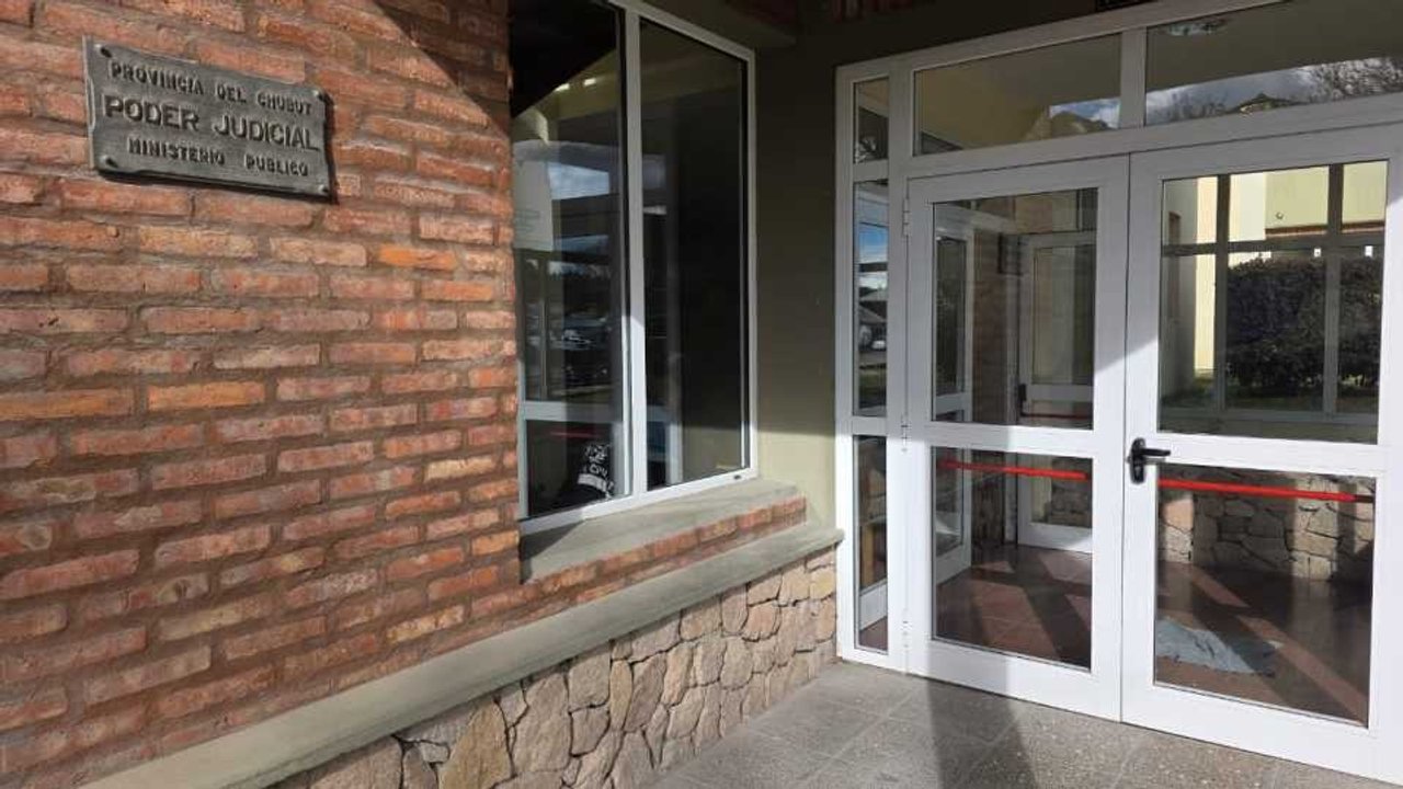 Prisión efectiva para recluso que regresó borracho y robando de una salida transitoria