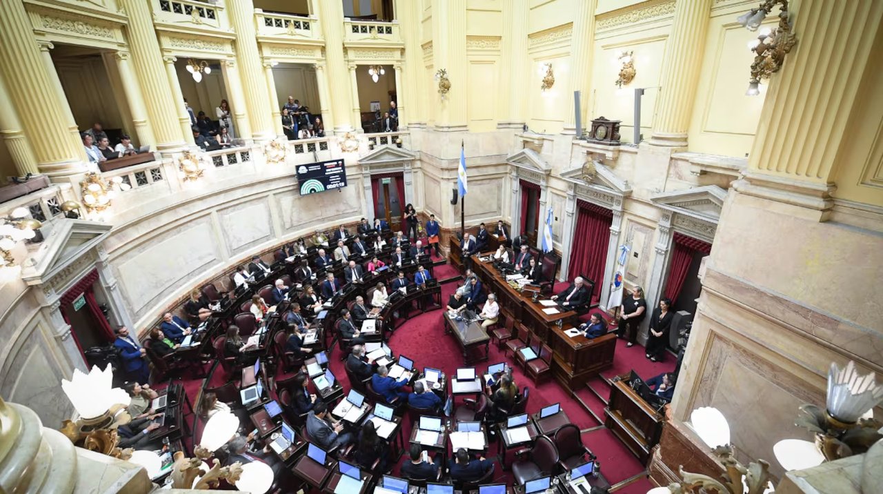 Debate en el Senado sobre la Ley de Propiedad Privada y protestas en Comodoro Rivadavia