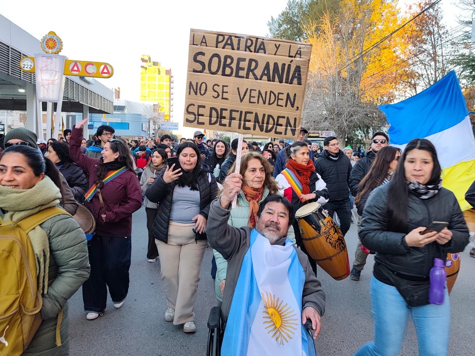 Protestas en Comodoro Rivadavia y Trelew contra la Ley de Propiedad Privada