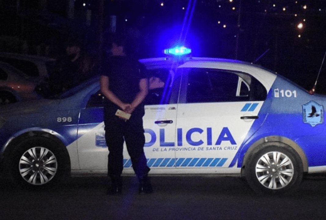 Delincuente armado asalta a dos adolescentes en Caleta Olivia