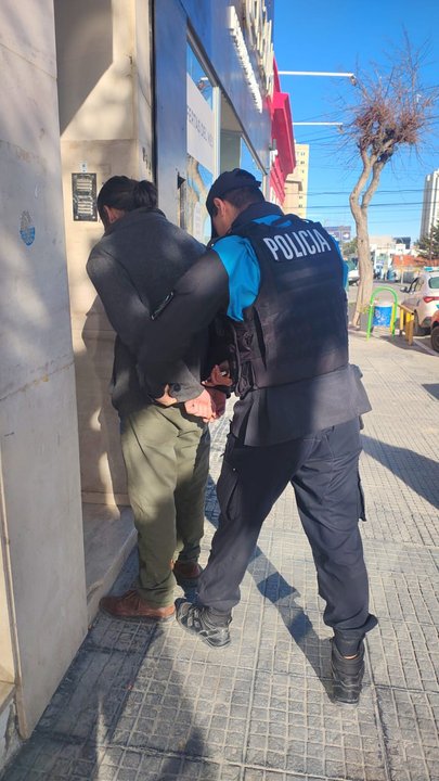 Detenido en el centro de Comodoro un hombre con pedido de captura