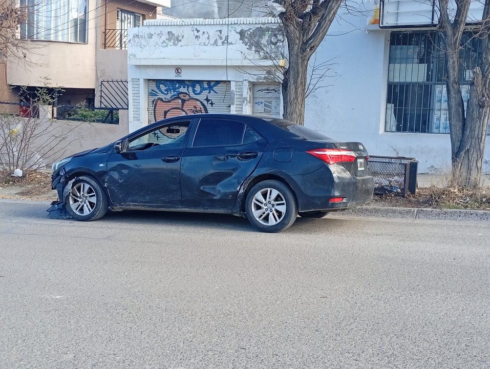 Accidente entre auto y moto en Comodoro Rivadavia deja un herido