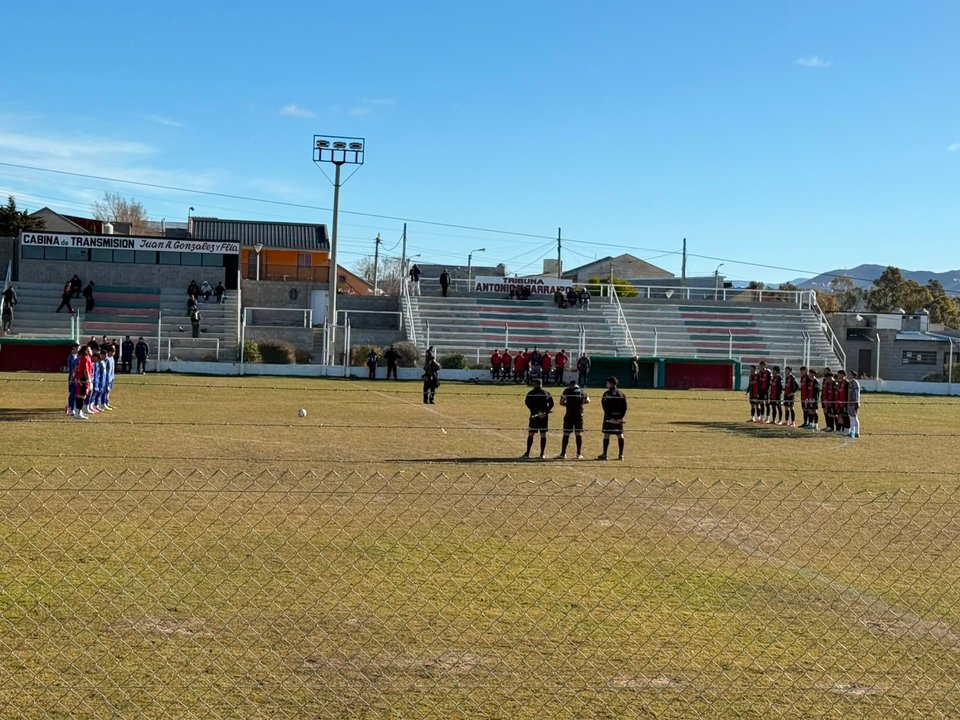 Comodoro Rivadavia rindió homenaje a Jorge Messi con un minuto de silencio